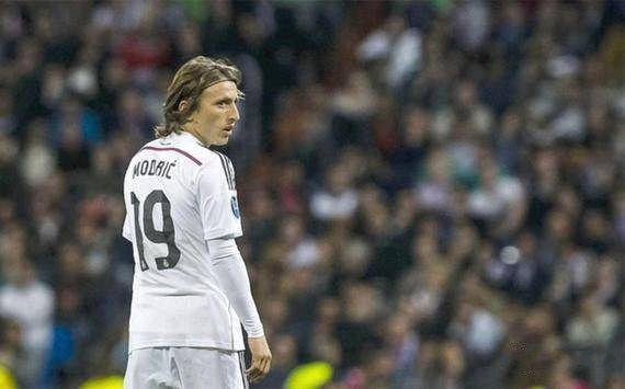 [中超]维塔尔任意球直接攻门 完美弧线直挂死角