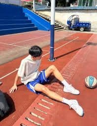 格纳布里：获得巨额收入后曾沉迷奢侈消费，母亲劝我脚踏实地