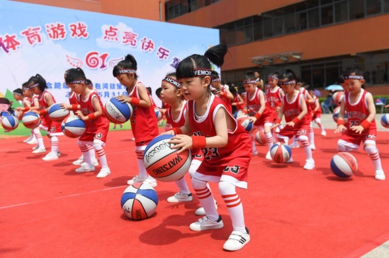 夺回位置！西乡真央精妙推杆抓鸟排名再次回到第二＂